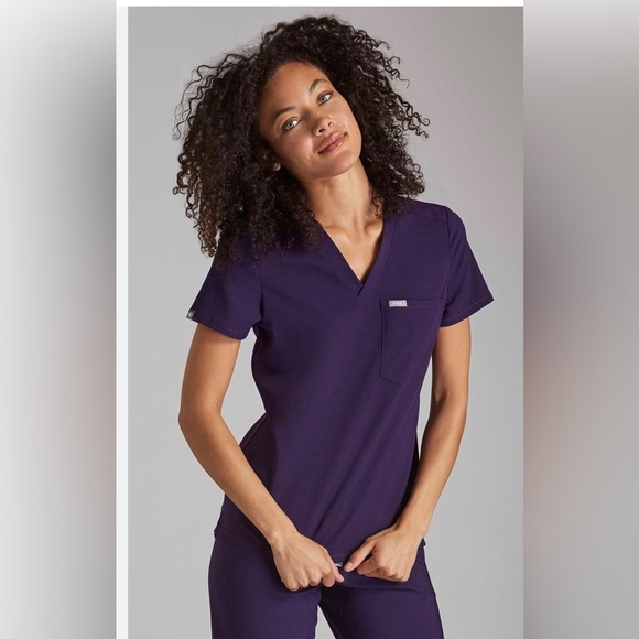 Figs Catarina One-Pocket Slim Scrub Top Purple , size XS - Picture 1 of 5